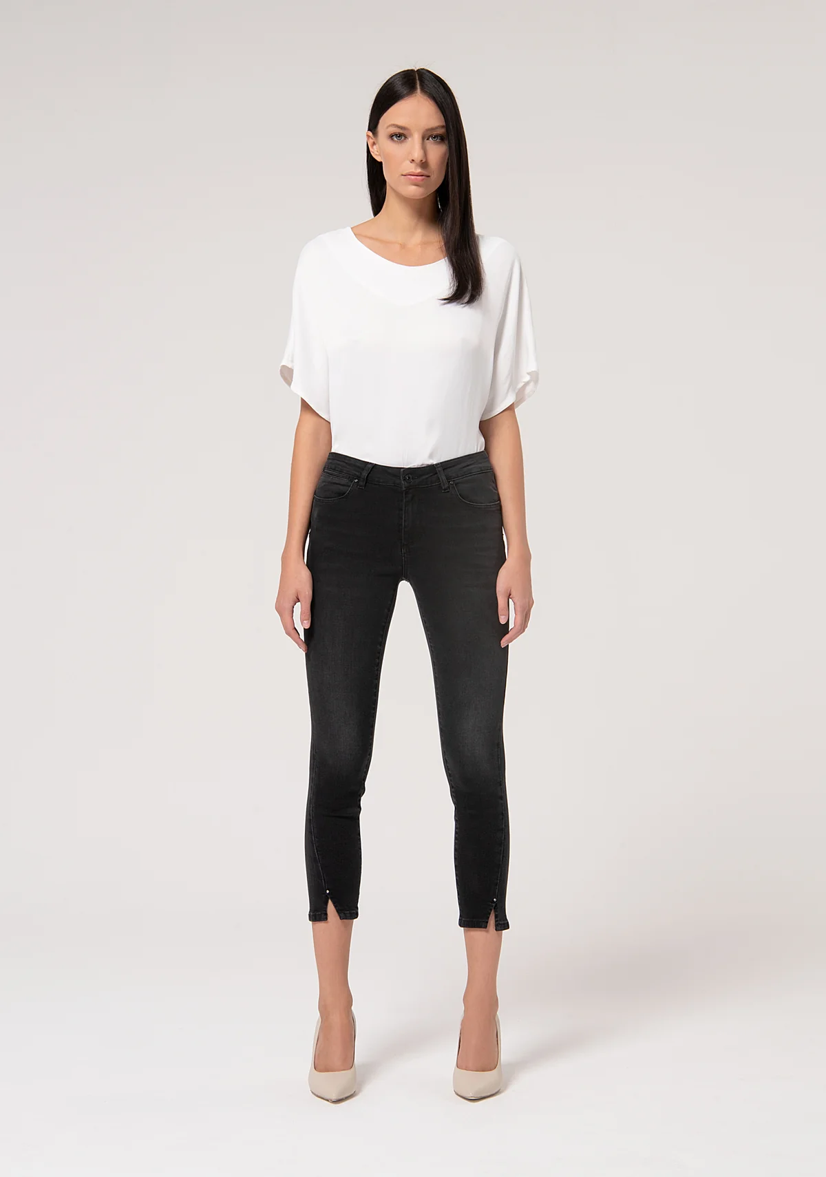 Jeans slim fit cropped con efecto figura perfecta 