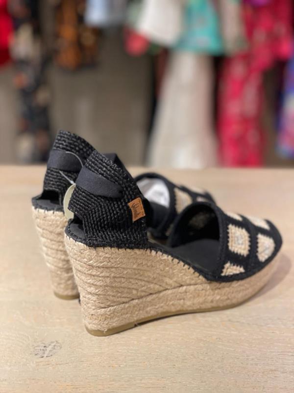 SANDALIA PARA MUJER VIDORRETA  CROCHÉ CERRADO NEGRO